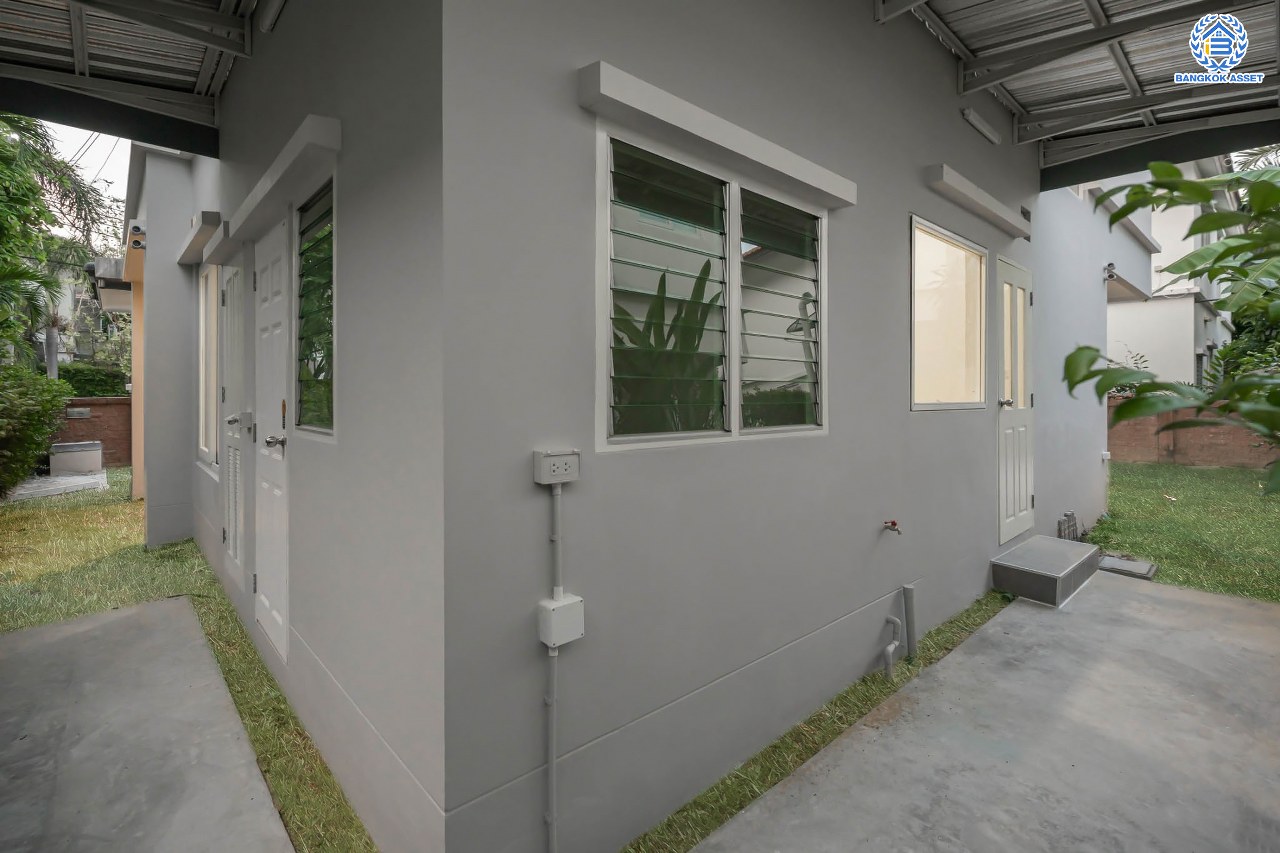 บ้านมือสองตกแต่งใหม่ โครงการ คาซ่าแกรนด์ รัตนาธิเบศร์-ราชพฤกษ์ บ้านเดี่ยวจากแบรนด์ Q.House เนื้อที่ 70 ตร.ว. ฟังก์ชัน 3 ห้องนอน 4 ห้องน้ำ 1 ห้องแม่บ้าน จอดรถได้ถึง 2 คัน พร้อม Facilities ครบครัน บนทำเลเดินทางสะดวก ติดถนนราชพฤกษ์ ใกล้เซ็นทรัลเวสต์เกต และรถไฟฟ้าสายสีม่วง "สถานีบางรักใหญ่"